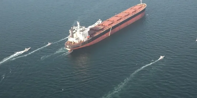 Irán dice que Ormuz será un estrecho de paz para todos o de sufrimiento para belicistas