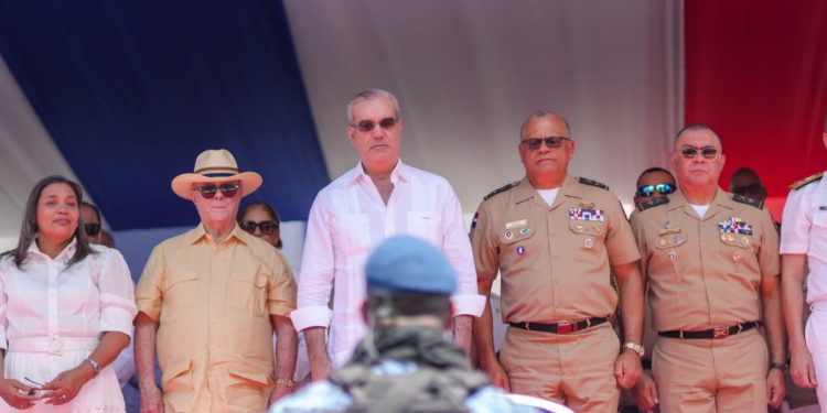 Abinader encabeza desfile cívico-militar y policial en conmemoración del 182 aniversario de la Batalla del 19 de Marzo