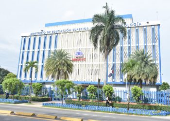 MESCyT aclara “no habrá fusión, sino la creación de un nuevo sistema educativo dominicano”