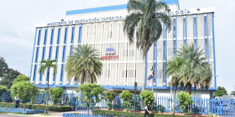 MESCyT aclara “no habrá fusión, sino la creación de un nuevo sistema educativo dominicano”