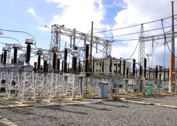 Edesur trabaja en restablecer el servicio en varios sectores de Santo Domingo por avería