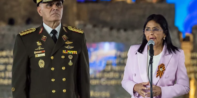 Sacudida militar en Venezuela: destituyen a Padrino López