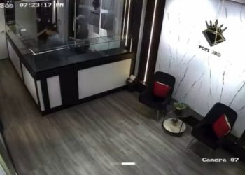 Tirotean y asaltan joyería en Cristo Rey