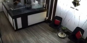 Tirotean y asaltan joyería en Cristo Rey