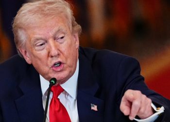 "Voy a darle una paliza": la amenaza de Trump a la isla petrolera clave de Irán