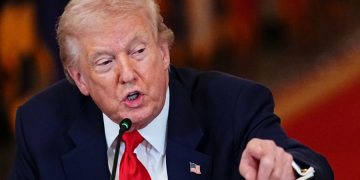 "Voy a darle una paliza": la amenaza de Trump a la isla petrolera clave de Irán