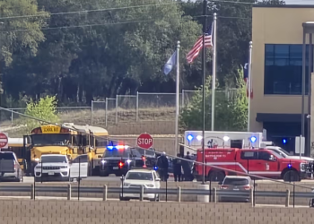 Estudiante dispara a una maestra y luego a sí mismo en una escuela secundaria de Texas