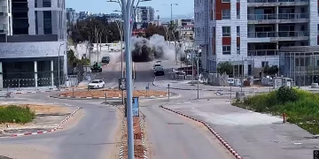 Irán volvió a atacar Israel con bombas de racimo: un muerto y dos heridos graves
