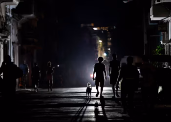 Hasta un 62 % de Cuba quedará este lunes a la vez en apagón por la crisis energética