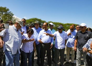 Senador Antonio Marte se reúne con pescadores y agricultores en Cabral y anuncia 3,000 pensiones solidarias