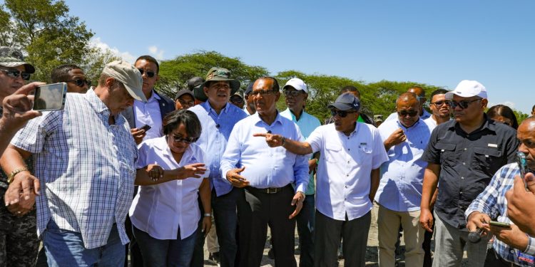 Senador Antonio Marte se reúne con pescadores y agricultores en Cabral y anuncia 3,000 pensiones solidarias