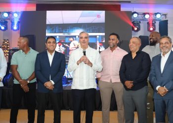 Presidente Luis Abinader agasaja a la selección dominicana previo al Clásico Mundial de Béisbol