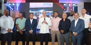Presidente Luis Abinader agasaja a la selección dominicana previo al Clásico Mundial de Béisbol