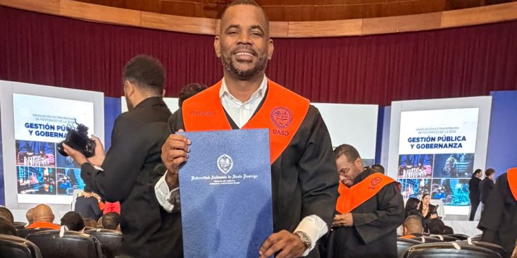Daurin Muñoz ‘‘Sueldo Cebolla’’ se gradúa de Master en Gestión Pública y Gobernanza