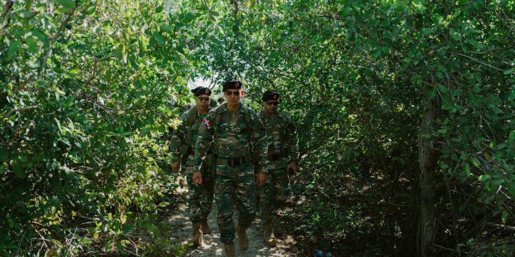 Comandante General del Ejército recorre frontera Norte