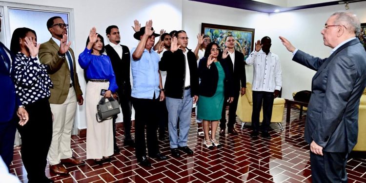 Estructura nacional del Partido Cívico Renovador se juramenta en el PLD