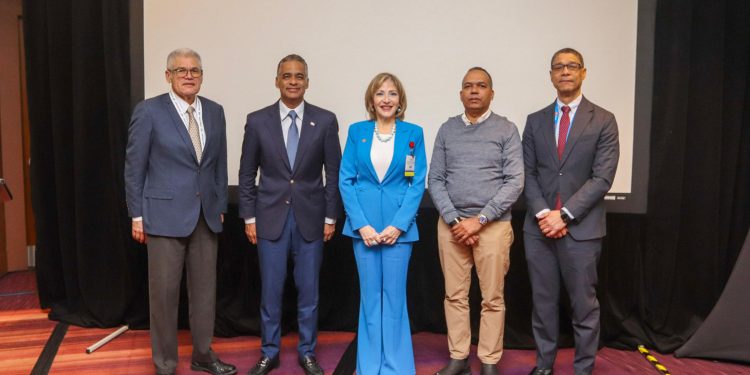 Ministro Santos presenta en Toronto modernización minera y avance estratégico en tierras raras