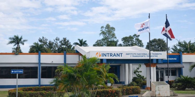 INTRANT verifica sistema y descarta suplantación de identidad; ciudadana no había iniciado proceso formal