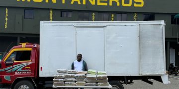 Ejército detiene hombre con 35 pacas de presunta marihuana ocultas en camión en San Juan de la Maguana