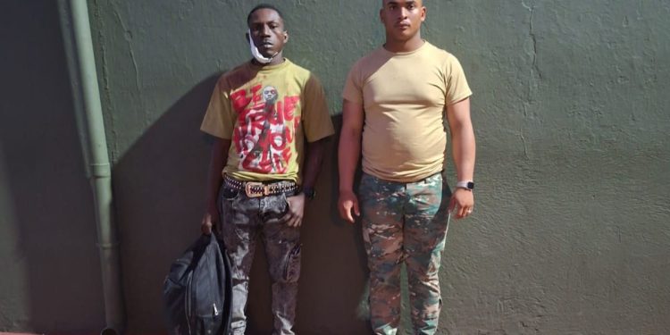 Ejercito envía a la justicia a segundo teniente por transportar indocumentado