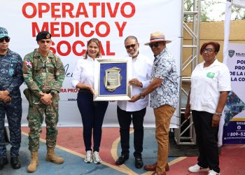 Desarrollo de la Comunidad y otras instituciones realizan jornada asistencial en La Romana; inicia acondicionamiento de casas