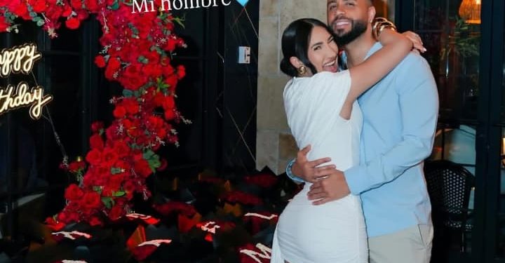 Dj Adoni sorprende a su pareja con romántica celebración por su cumpleaños