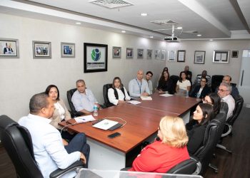 Pro Consumidor se reúne con representantes de supermercados para garantizar se cumpla con etiquetado y registro sanitario de productos