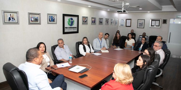Pro Consumidor se reúne con representantes de supermercados para garantizar se cumpla con etiquetado y registro sanitario de productos