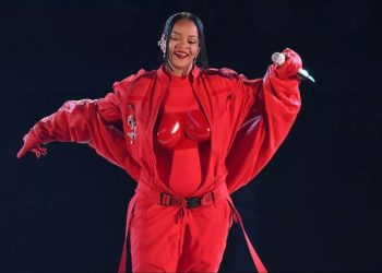 Arrestan a una mujer que tiroteo la casa de Rihanna con ella dentro