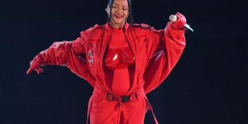 Arrestan a una mujer que tiroteo la casa de Rihanna con ella dentro