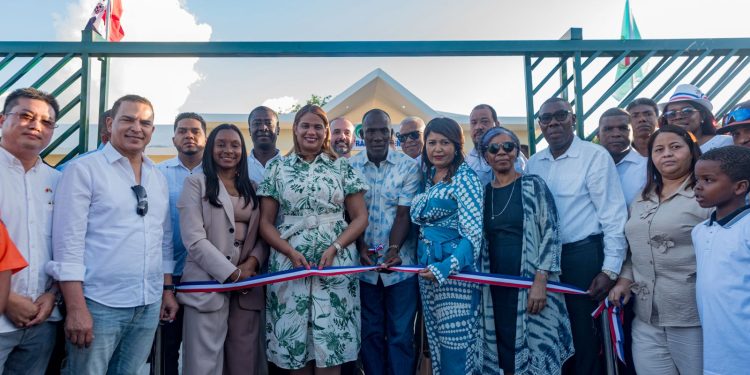 Alcalde Eduardo Familia “Kikilo” deja inaugurado el Parque Ecológico Taíno José Francisco Peña Gómez en Villa Hermosa