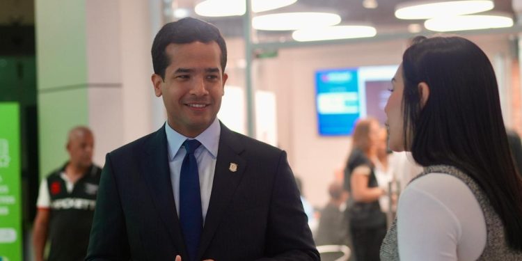 𝗢𝗺𝗮𝗿 𝗙𝗲𝗿𝗻𝗮́𝗻𝗱𝗲𝘇 𝗱𝗲𝘀𝘁𝗮𝗰𝗮 𝗲𝗹 𝗽𝗿𝗼𝗰𝗲𝘀𝗼 𝗽𝗮𝗿𝗮 𝗼𝗯𝘁𝗲𝗻𝗲𝗿 𝗹𝗮 𝗻𝘂𝗲𝘃𝗮 𝗹𝗶𝗰𝗲𝗻𝗰𝗶𝗮 𝗱𝗲 𝗰𝗼𝗻𝗱𝘂𝗰𝗶𝗿 𝘆 𝗹𝗹𝗮𝗺𝗮 𝗮 𝗽𝗼𝗻𝗲𝗿𝗹𝗮 𝗮𝗹 𝗱𝗶́𝗮