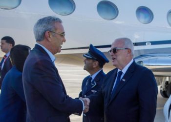 Presidente Abinader llega a Chile para asistir a toma de posesión del presidente Kast y fue recibido por el embajador Cohen