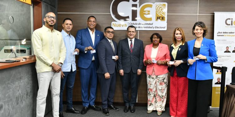 Vicepresidente del Parlacen destaca seguridad de la nueva cédula e inclusión de información sobre donación de órganos