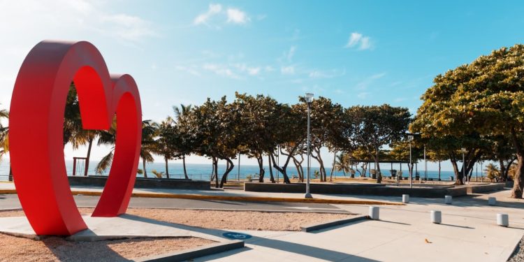 Todo listo para proyectar del partido entre RD y Venezuela esta noche en la Plaza Santo Domingo del malecón