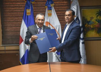 INAVI brindará servicios funerarios a colaboradores de la DIDA; administrador destaca incremento de matrícula