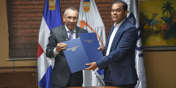 INAVI brindará servicios funerarios a colaboradores de la DIDA; administrador destaca incremento de matrícula