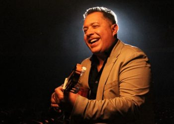 Astor Torres consolida su identidad artística con el lanzamiento de su canción “Decidido”