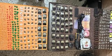Policía Nacional ocupa más de 500 porciones de presuntas drogas durante operativo en La Vega