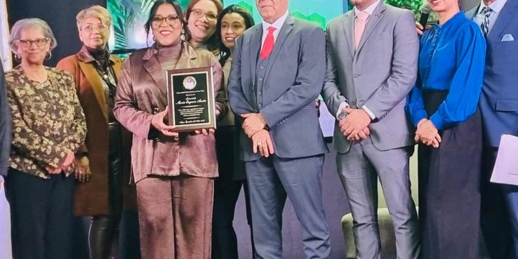 Autora dominicana presenta en New York el libro “Administración por Valores en las Cooperativas” en encuentro con la diáspora