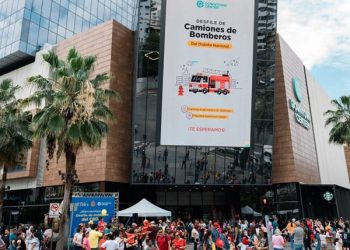 Downtown Center celebra con éxito tradicional desfile de camiones del cuerpo de bomberos del D.N.