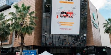 Downtown Center celebra con éxito tradicional desfile de camiones del cuerpo de bomberos del D.N.