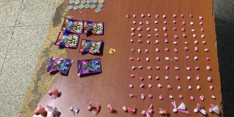 Policía Nacional apresa dos personas y ocupa más de 200 porciones de presuntas drogas en operativos en Villa Hermosa, La Romana