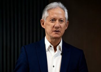 Ng Cortiñas: Gobierno ni la población están preparados  para asumir costo alzas del petróleo y los combustibles