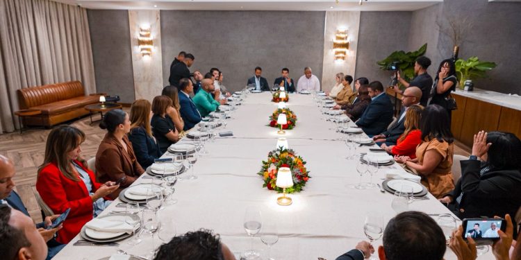 La #Mesaza inicia su temporada con Wellington Arnaud y pone el agua en el centro del debate