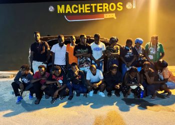 Ejército intercepta vehículo con 20 haitianos en condición migratoria irregular en Mao