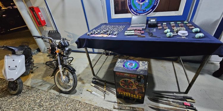 Operativos dejan más de 16 detenidos y decomiso de más de 4,000 gramos de drogas, armas y otros ilícitos en Santiago