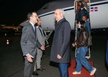 Presidente Abinader llega a París donde se reunirá con su homólogo Emmanuel Macron 