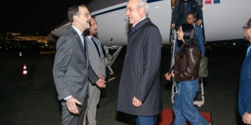 Presidente Abinader llega a París donde se reunirá con su homólogo Emmanuel Macron 