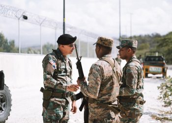 Comandante del Ejército recorre frontera sur; visita destacamentos y puestos fronterizos en provincias Pedernales e Independencia